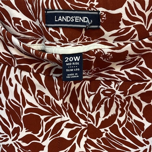 Lands' End Mid Rise Slim Leg Cropped Pants White & Red Floral plus size 20W - Picture 2 of 11